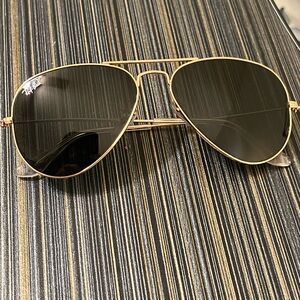 Ray-Ban Classic Gold Aviator SunglassesRB3044 comes with case